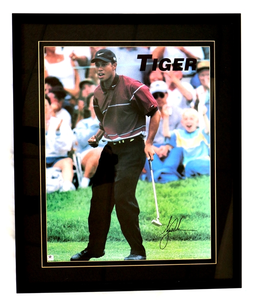 Tiger Woods Signed Framed 16x20 Photo (Pristine Auctions)